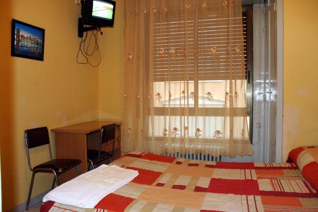Pension Fonda Suiza Реус Номер фото