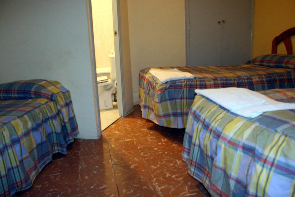 Pension Fonda Suiza Реус Номер фото