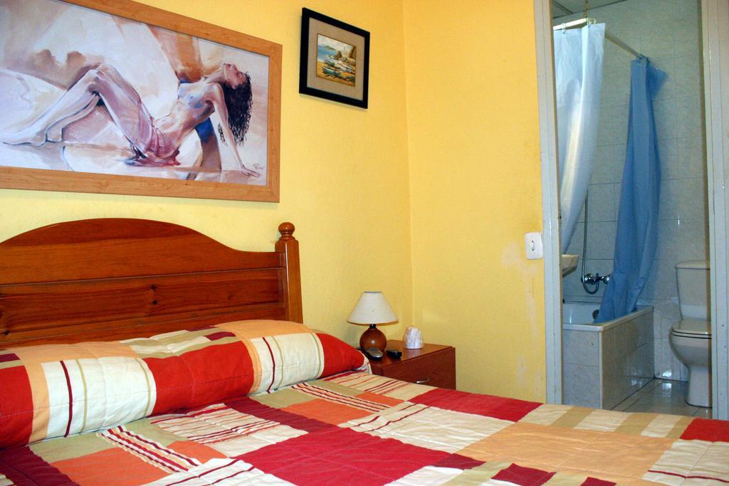 Pension Fonda Suiza Реус Номер фото