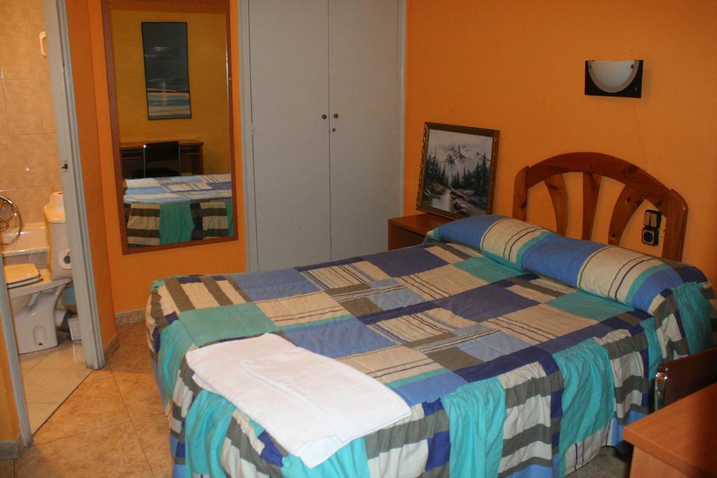 Pension Fonda Suiza Реус Номер фото