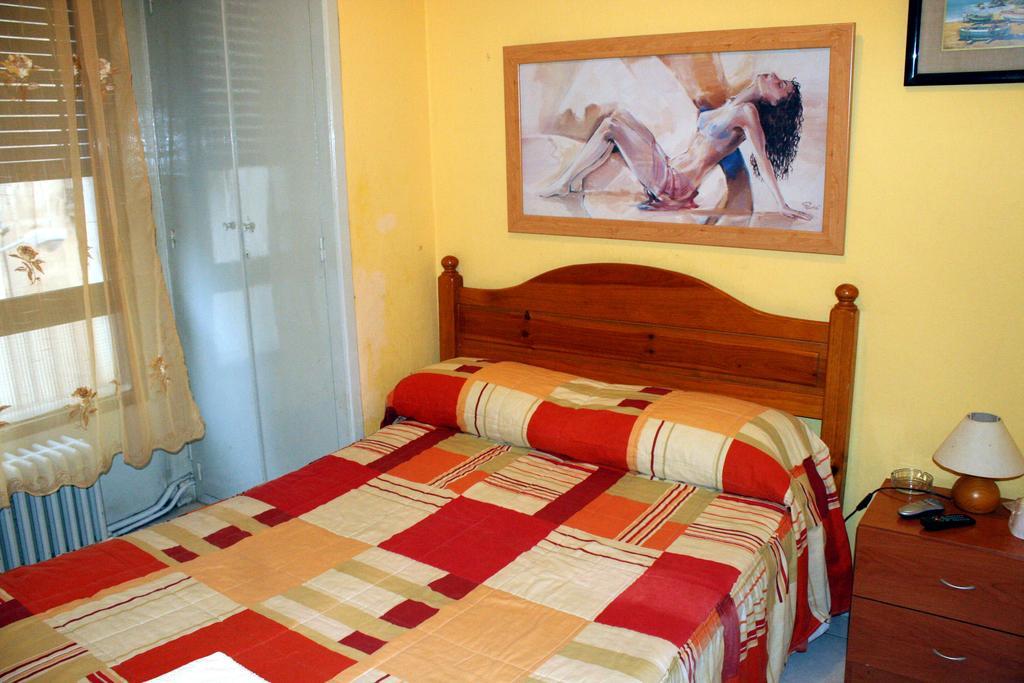 Pension Fonda Suiza Реус Номер фото