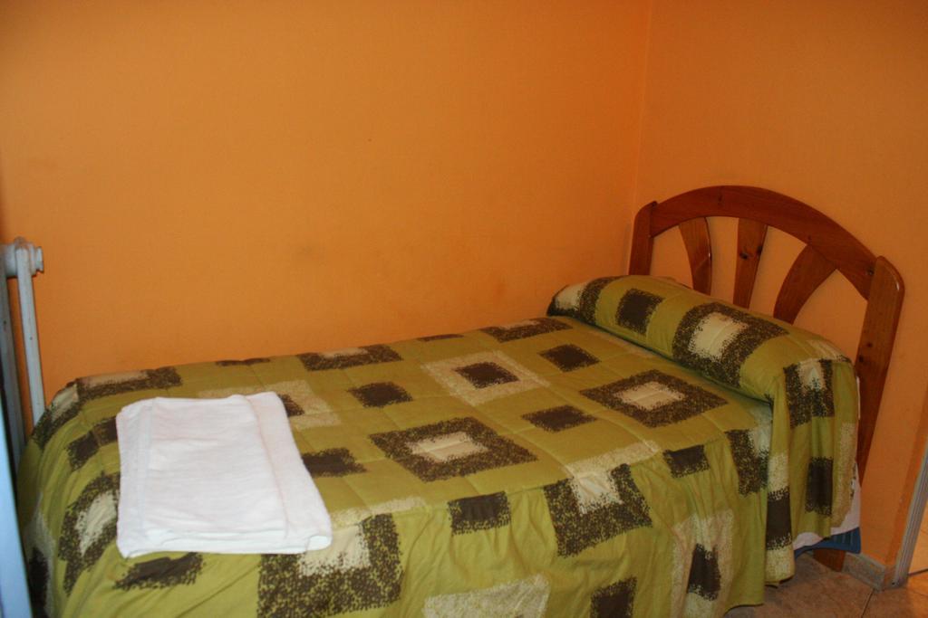 Pension Fonda Suiza Реус Номер фото