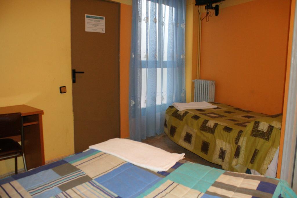 Pension Fonda Suiza Реус Номер фото
