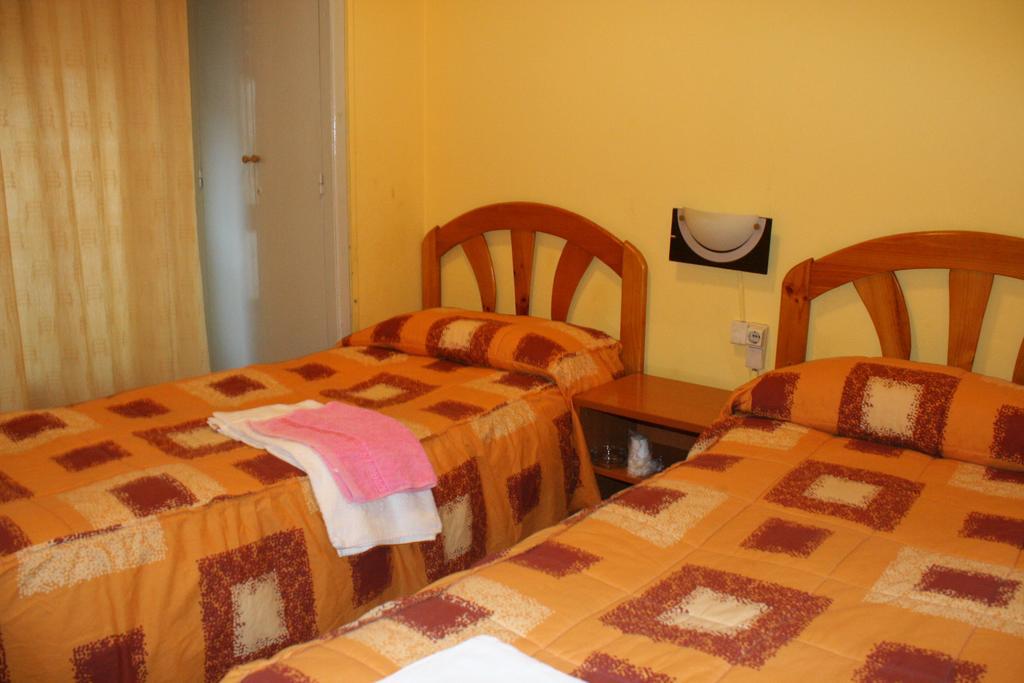 Pension Fonda Suiza Реус Номер фото
